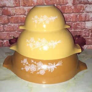 Vintage 70s Pyrex Set of Three Butterfly Gold Cinderella Nesting Mixing Bowls